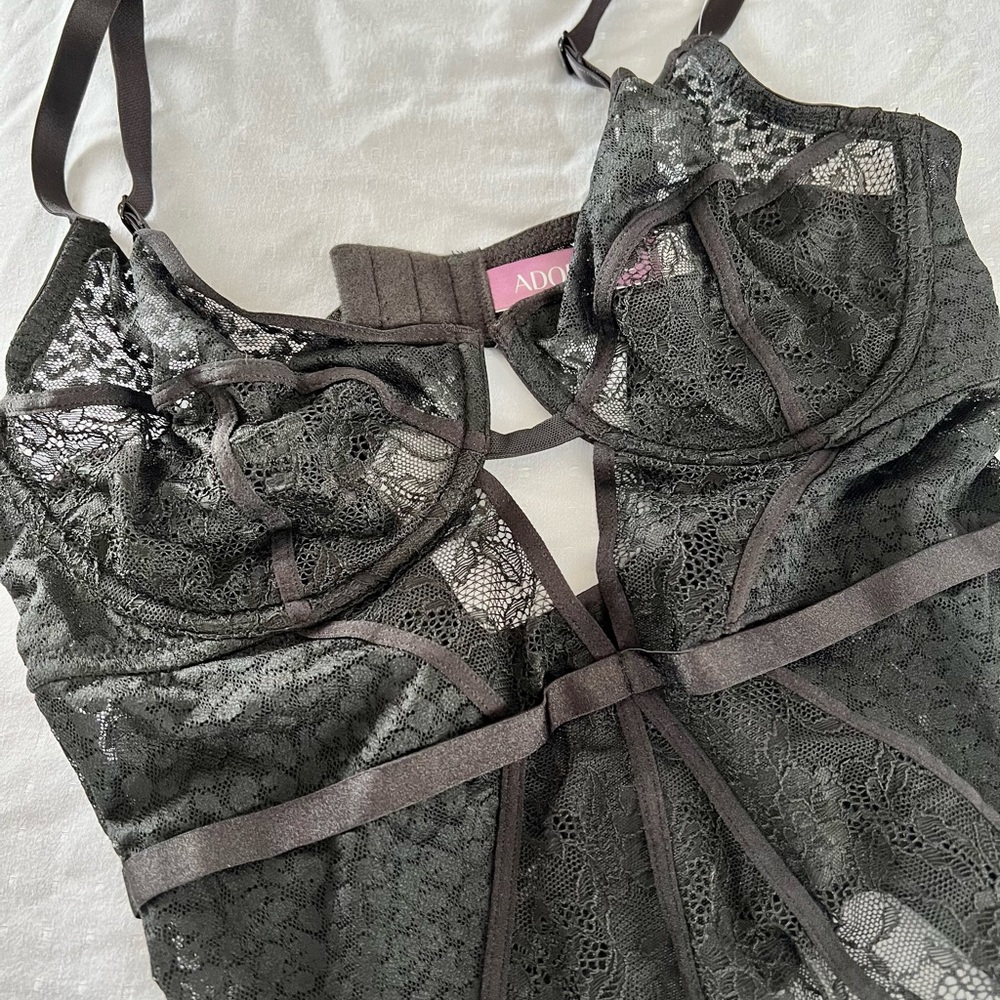 Lingerie - Picture 2 of 3